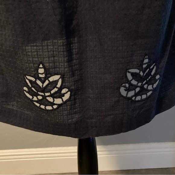 Navy blue Lucky ๐ Brand floral embroidered top - Picture 11 of 11